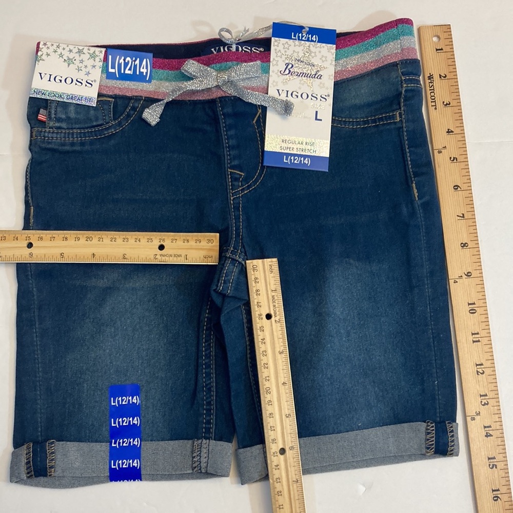 Shorts - Picture 3 of 10